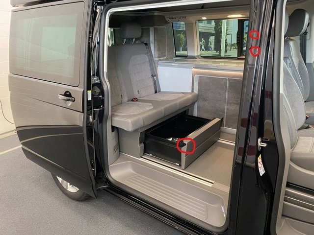 gebrochene Abdeckung und Lackfehler.JPG