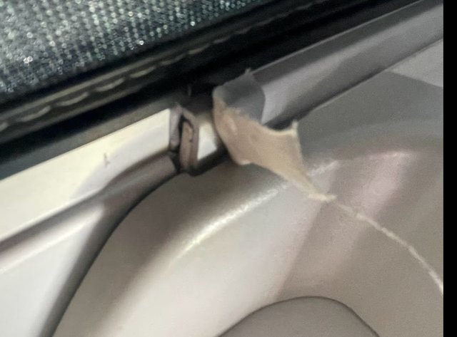 Klebebank Abdeckung offen links.JPG