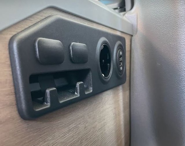 Haken bei Steckdose.JPG