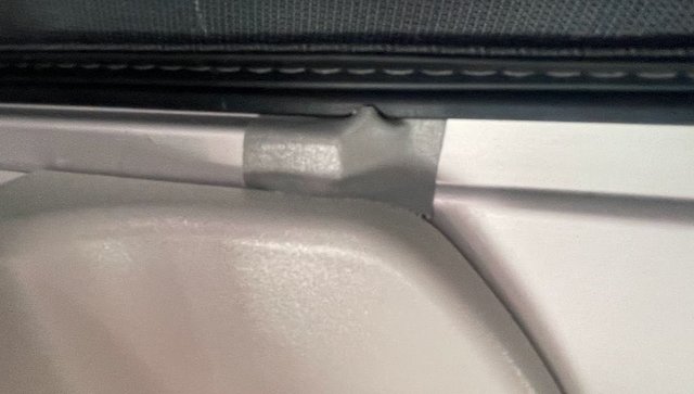 Klebebank Abdeckung rechts.JPG