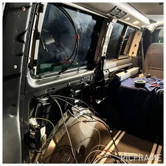 Hätten den Bus auch gleich nackt kaufen können...